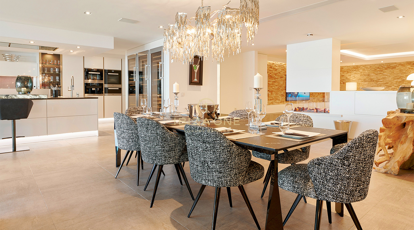 Ibiza-Skyline-Dominanz: Ultra-Luxusvilla mit 270°-Panoramablick auf Tagomago, Santa Eulària des Riu und den Yachthafen zu verkaufen, Ibiza