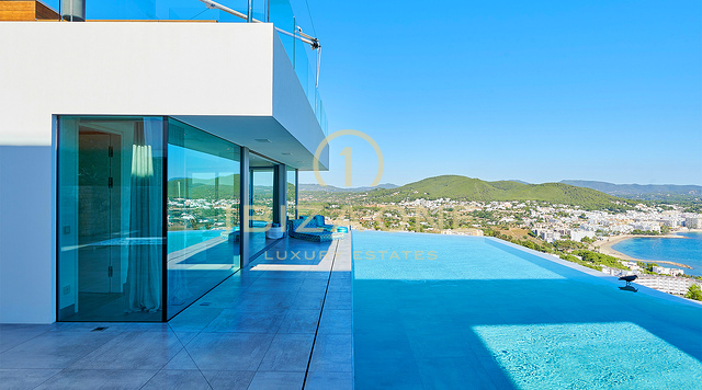 Dominio dello skyline di Ibiza: Villa ultra-lusso con vista panoramica a 270° su Tagomago, Santa Eulària des Riu e Marina in vendita, Ibiza
