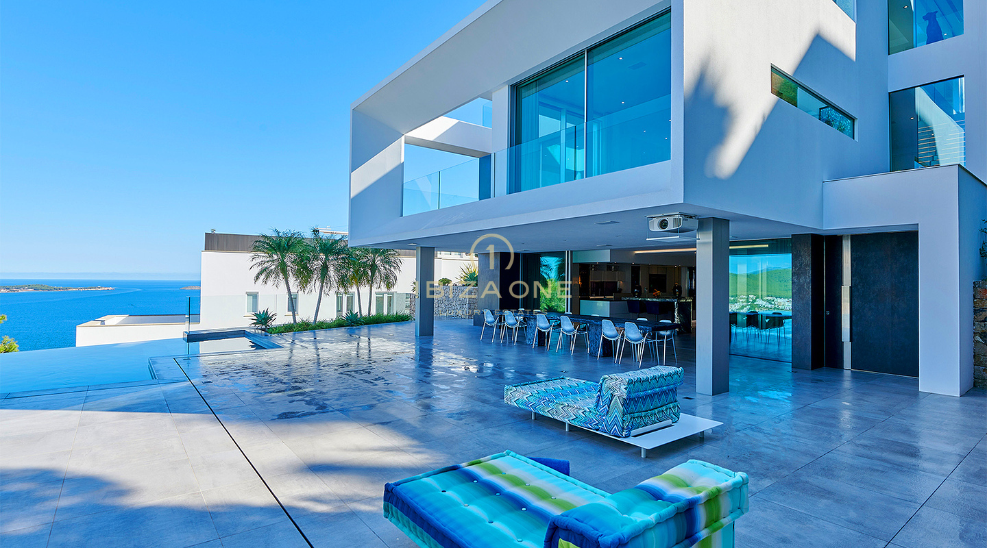 Ibiza-Skyline-Dominanz: Ultra-Luxusvilla mit 270°-Panoramablick auf Tagomago, Santa Eulària des Riu und den Yachthafen zu verkaufen, Ibiza