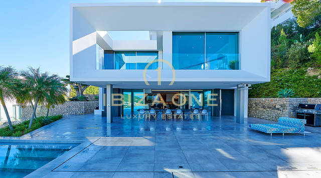 Ibiza-Skyline-Dominanz: Ultra-Luxusvilla mit 270°-Panoramablick auf Tagomago, Santa Eulària des Riu und den Yachthafen zu verkaufen, Ibiza