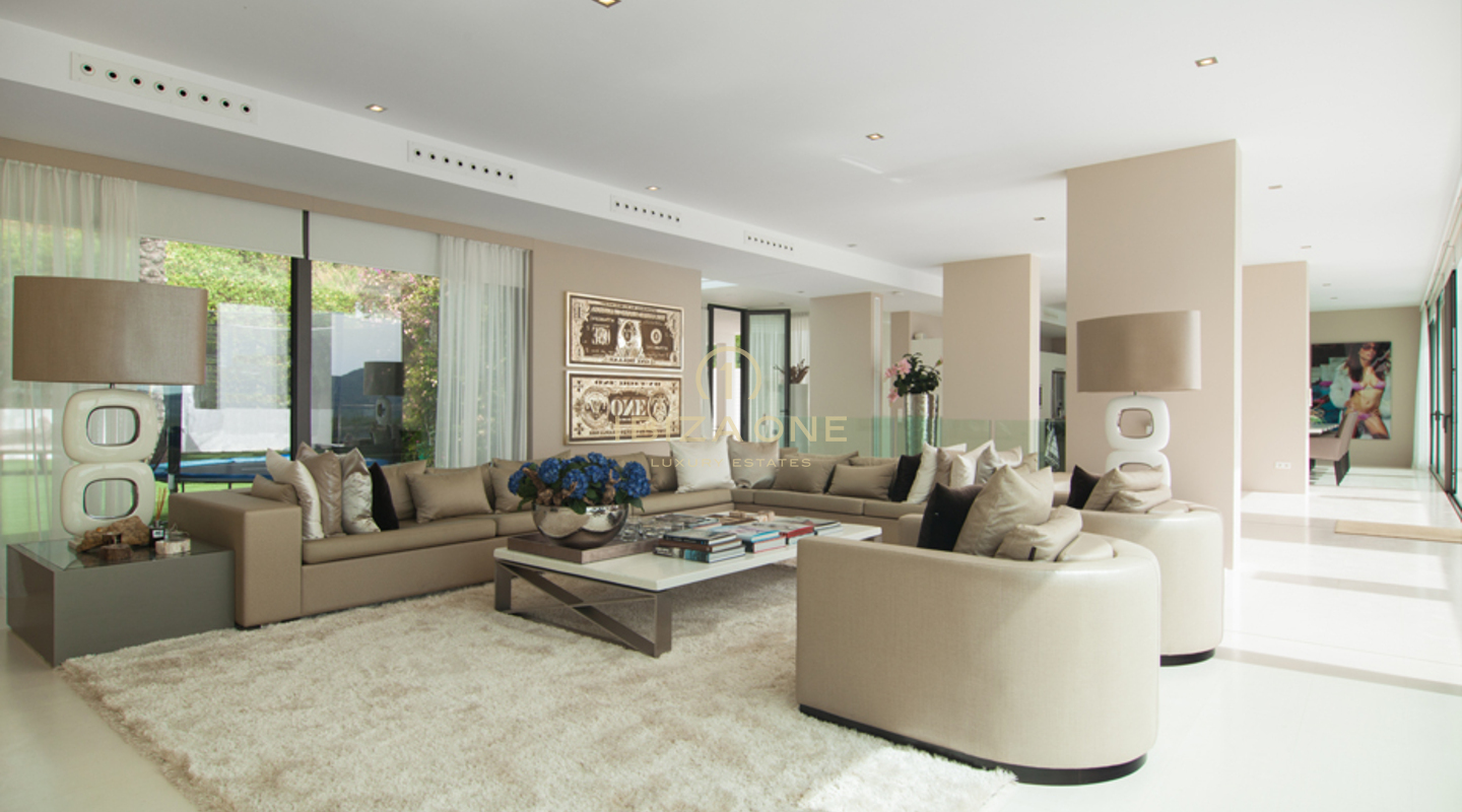 Moderne Luxusvilla in der Nähe von Ibiza-Stadt und den Yachthäfen mit atemberaubendem Meerblick. Die Luxusvilla steht zum Verkauf, Ibiza - Moderne Luxusvilla in der Nähe von Ibiza-Stadt und den Yachthäfen mit atemberaubendem Meerblick. Die Luxusvilla steht zur Miete, Ibiza