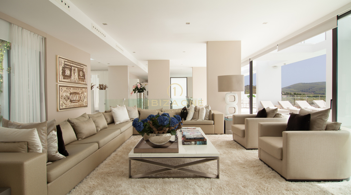 Moderne Luxusvilla in der Nähe von Ibiza-Stadt und den Yachthäfen mit atemberaubendem Meerblick. Die Luxusvilla steht zum Verkauf, Ibiza - Moderne Luxusvilla in der Nähe von Ibiza-Stadt und den Yachthäfen mit atemberaubendem Meerblick. Die Luxusvilla steht zur Miete, Ibiza