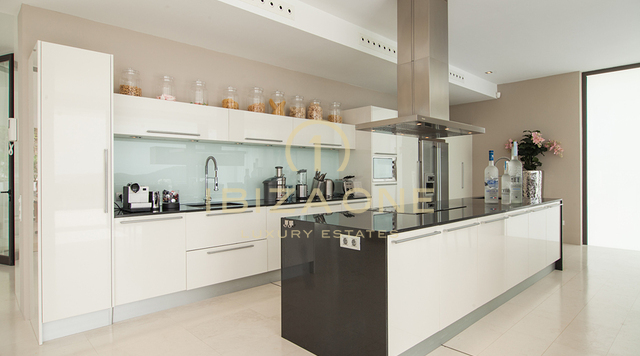 Villa de luxe moderne à proximité de la ville d'Ibiza et des marinas avec vue imprenable sur la mer, la villa de luxe est à vendre, Ibiza - Villa de luxe moderne à proximité de la ville d'Ibiza et des marinas avec vue imprenable sur la mer, la villa de luxe est à louer, Ibiza