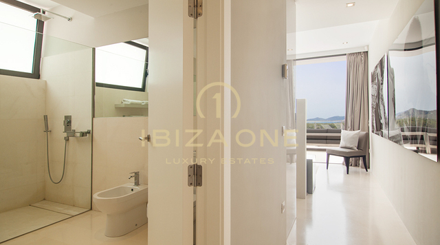 Villa de luxe moderne à proximité de la ville d'Ibiza et des marinas avec vue imprenable sur la mer, la villa de luxe est à vendre, Ibiza - Villa de luxe moderne à proximité de la ville d'Ibiza et des marinas avec vue imprenable sur la mer, la villa de luxe est à louer, Ibiza