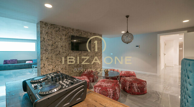 Uitzonderlijke en luxe nieuwbouw villa met uitzicht op Ibiza te koop, Ibiza - Uitzonderlijke en luxe nieuwbouw villa met uitzicht op Ibiza te huur, Ibiza