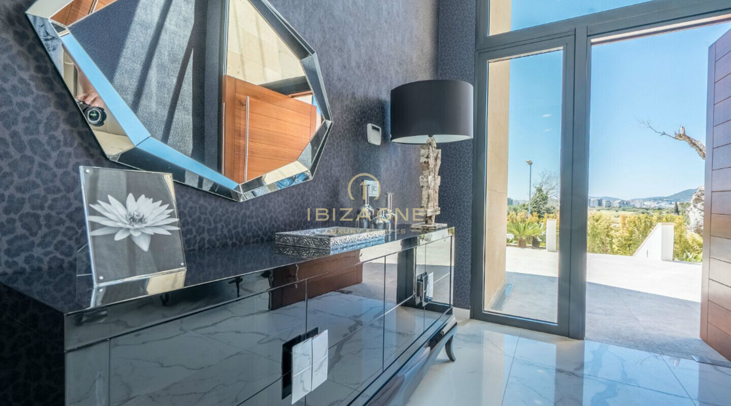 Uitzonderlijke en luxe nieuwbouw villa met uitzicht op Ibiza te koop, Ibiza - Uitzonderlijke en luxe nieuwbouw villa met uitzicht op Ibiza te huur, Ibiza
