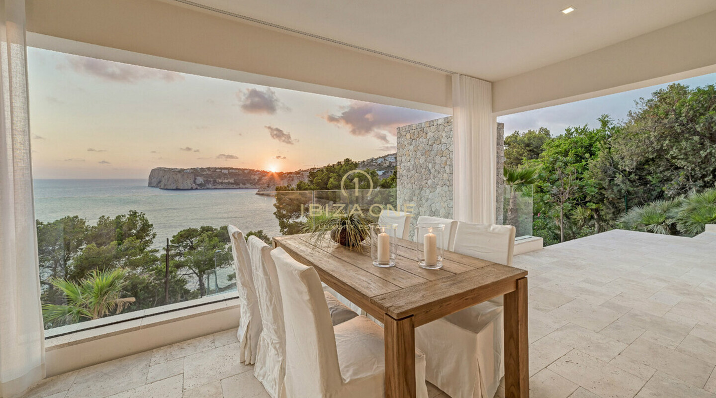 Ultramodern luxury villa with stunning sea views in Mallorca for sale and rent