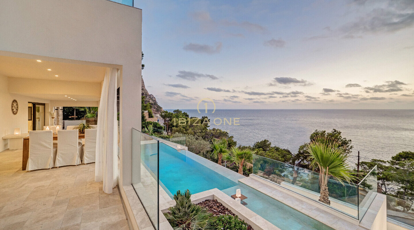 Ultramodern luxury villa with stunning sea views in Mallorca for sale and rent