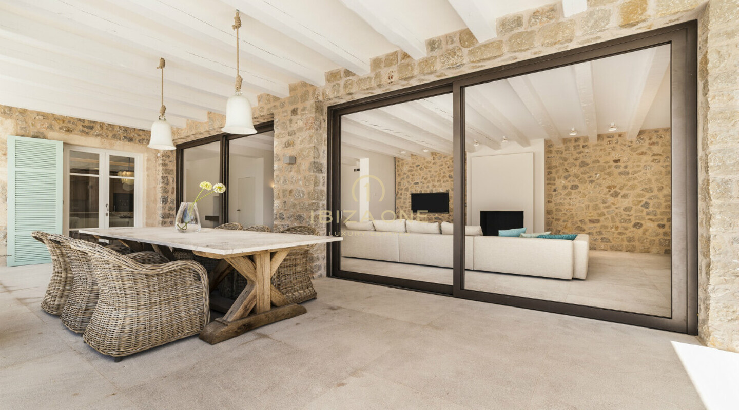 Elegante luxe woning met uitzicht over de baai van Cala Moragues en een gastenappartement op Mallorca te koop, Mallorca - Elegante luxe woning met uitzicht over de baai van Cala Moragues en een gastenappartement op Mallorca te huur, Mallorca
