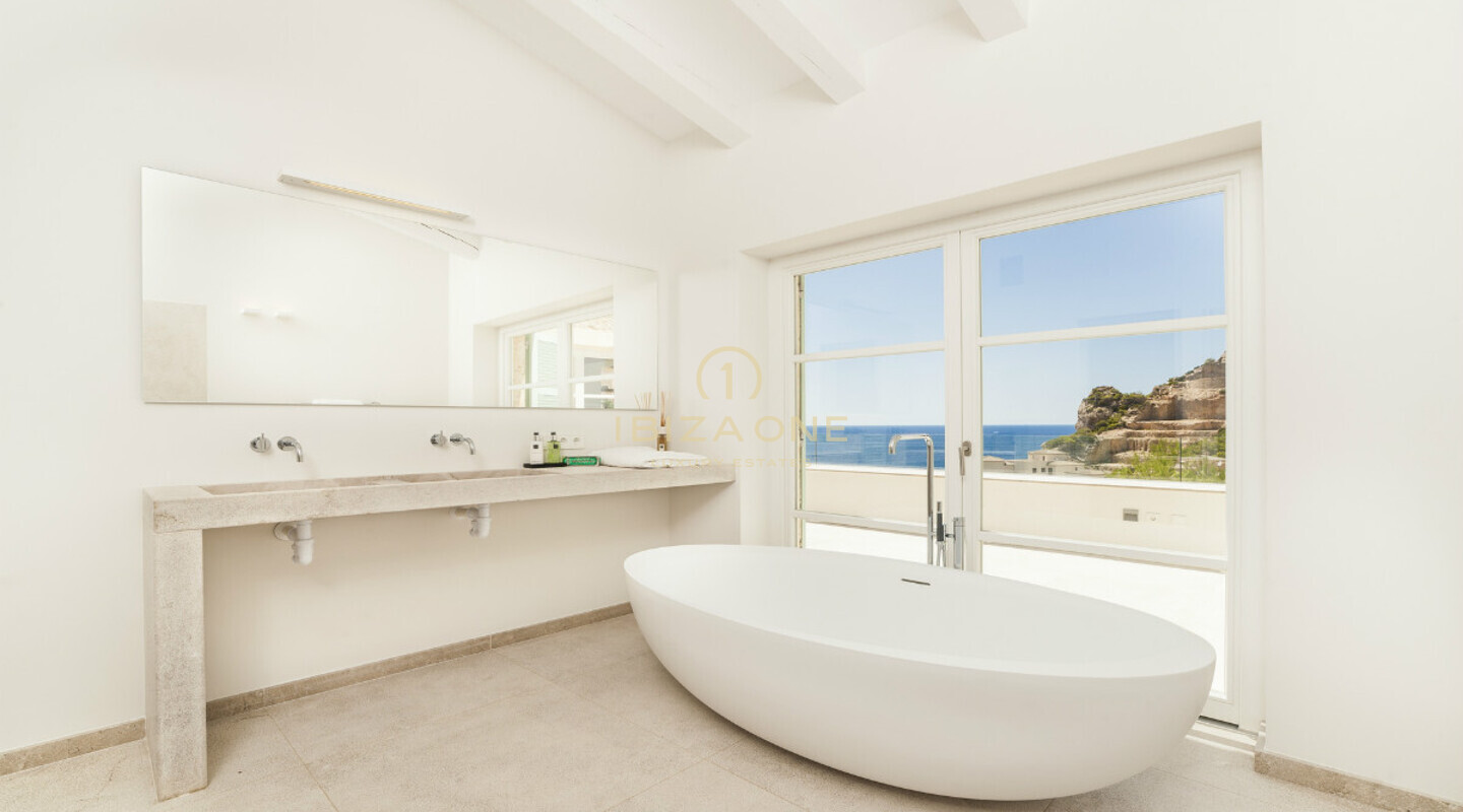 Elegante luxe woning met uitzicht over de baai van Cala Moragues en een gastenappartement op Mallorca te koop, Mallorca - Elegante luxe woning met uitzicht over de baai van Cala Moragues en een gastenappartement op Mallorca te huur, Mallorca