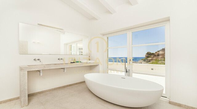 Elegante luxe woning met uitzicht over de baai van Cala Moragues en een gastenappartement op Mallorca te koop, Mallorca - Elegante luxe woning met uitzicht over de baai van Cala Moragues en een gastenappartement op Mallorca te huur, Mallorca