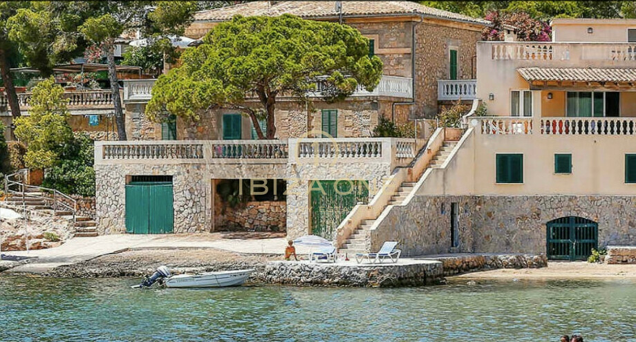 achterlijk persoon Daarom Koreaans Luxe Middellandse Zee frontline landgoed met een eigen toegang tot de zee  en aanlegsteiger in Mallorca te koop - Andratx - Ibiza One luxe onroerend  goed - makelaar - Luxe - villas -