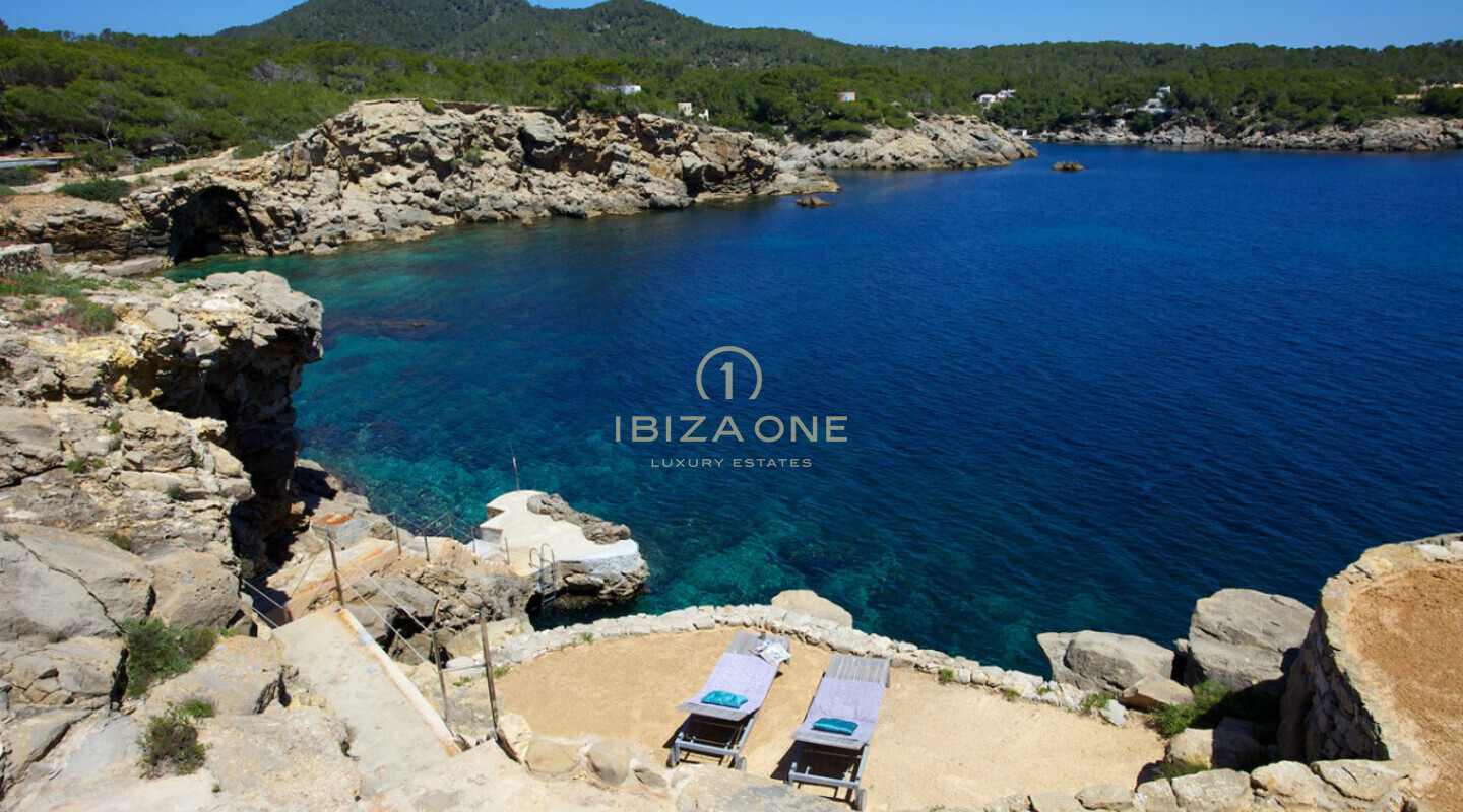 Moderna villa de lujo en primera línea de mar con acceso al mar en alquiler, Ibiza
