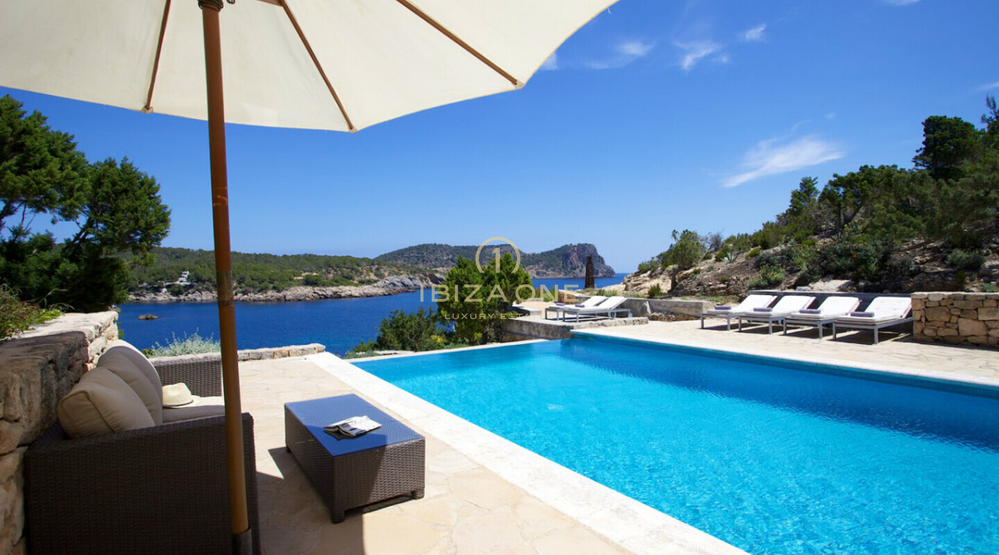 Villa de luxe moderne en bord de mer avec accès à la mer à louer, Ibiza