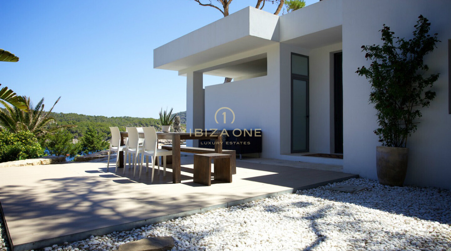 Moderne Luxusvilla in erster Meereslinie mit Meerzugang zu vermieten, Ibiza
