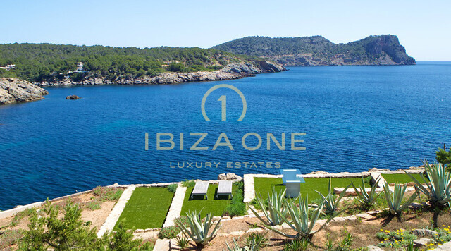 Moderne Luxusvilla in erster Meereslinie mit Meerzugang zu vermieten, Ibiza