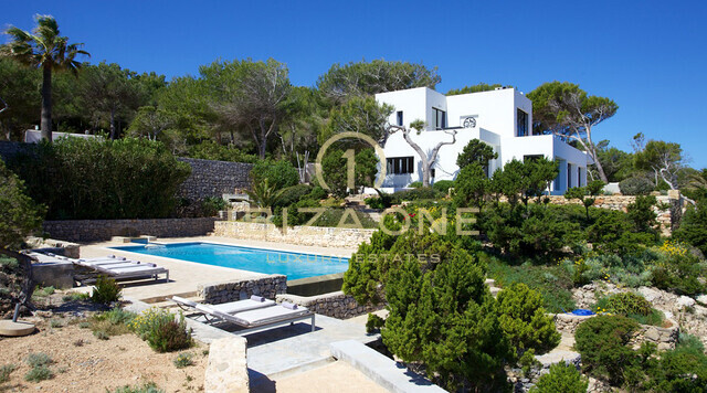 Villa de luxe moderne en bord de mer avec accès à la mer à louer, Ibiza