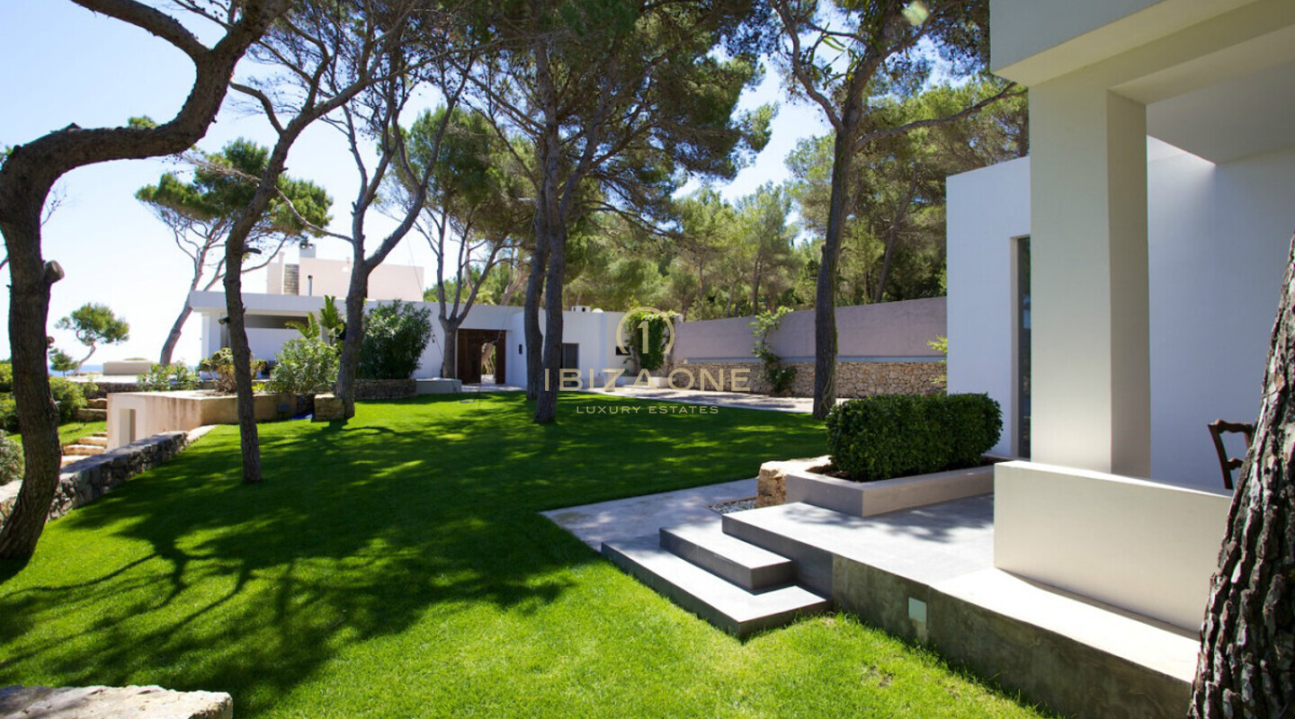 Moderna villa di lusso fronte mare con accesso al mare in affitto, Ibiza