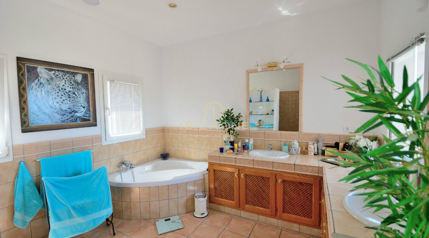 Bellissima e lussuosa villa con vista mare in vendita, Ibiza - Bellissima e lussuosa villa con vista mare in affitto, Ibiza