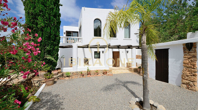 Ruime luxe villa op rustige locatie te koop, Ibiza - Ruime luxe villa op rustige locatie te huur, Ibiza
