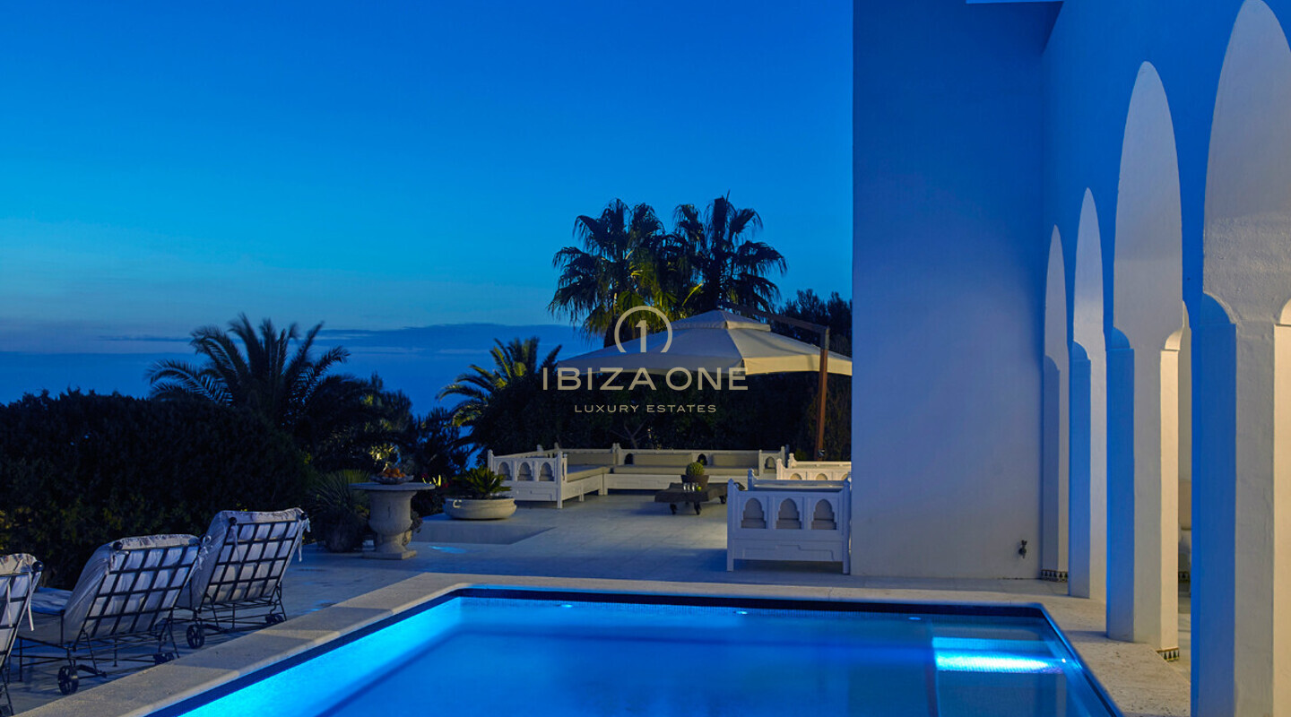 Villa de lujo de 1001 noches - casa en primera línea de mar en Es Vedra - villa en primera línea de mar Ibiza - primera línea de mar en Cala Carbo en alquiler, Ibiza