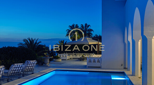 Villa de lujo de 1001 noches - casa en primera línea de mar en Es Vedra - villa en primera línea de mar Ibiza - primera línea de mar en Cala Carbo en alquiler, Ibiza