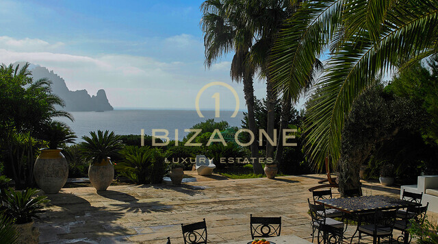 Villa di lusso da 1001 notte - casa fronte mare a Es Vedra - villa in prima linea sul mare Ibiza - in affitto sul lungomare a Cala Carbo, Ibiza