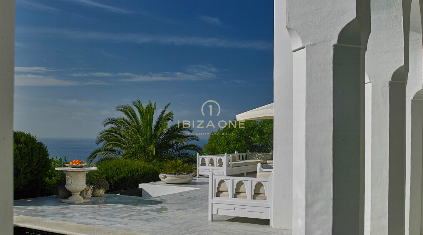 Villa de lujo de 1001 noches - casa en primera línea de mar en Es Vedra - villa en primera línea de mar Ibiza - primera línea de mar en Cala Carbo en alquiler, Ibiza