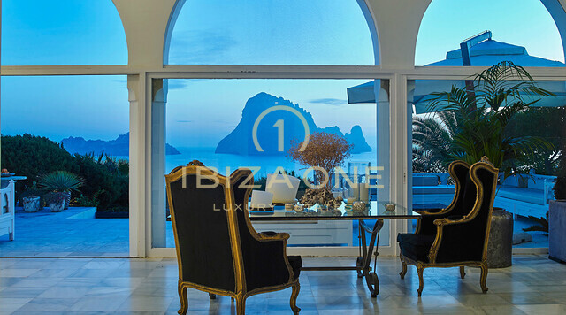 Villa de luxe des 1001 nuits - maison en bord de mer à Es Vedra - villa en première ligne de mer Ibiza - front de mer à Cala Carbo à louer, Ibiza