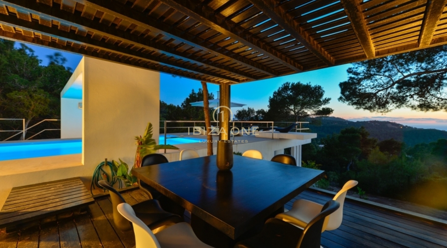 Moderna villa de lujo con vistas al mar en venta, Ibiza