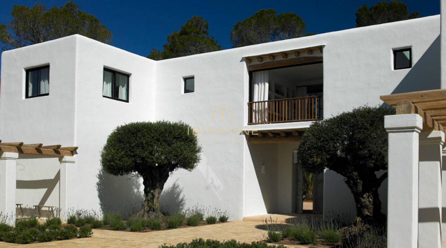Spektakuläre Blakstad-Immobilie in erster Meereslinie zum Verkauf in Cala Pada, Ibiza