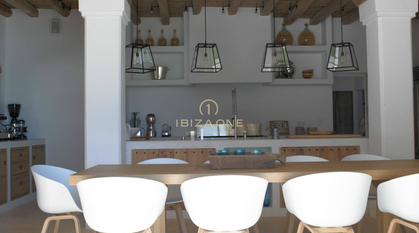 Spektakuläre Blakstad-Immobilie in erster Meereslinie zum Verkauf in Cala Pada, Ibiza