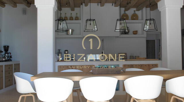Spektakuläre Blakstad-Immobilie in erster Meereslinie zum Verkauf in Cala Pada, Ibiza