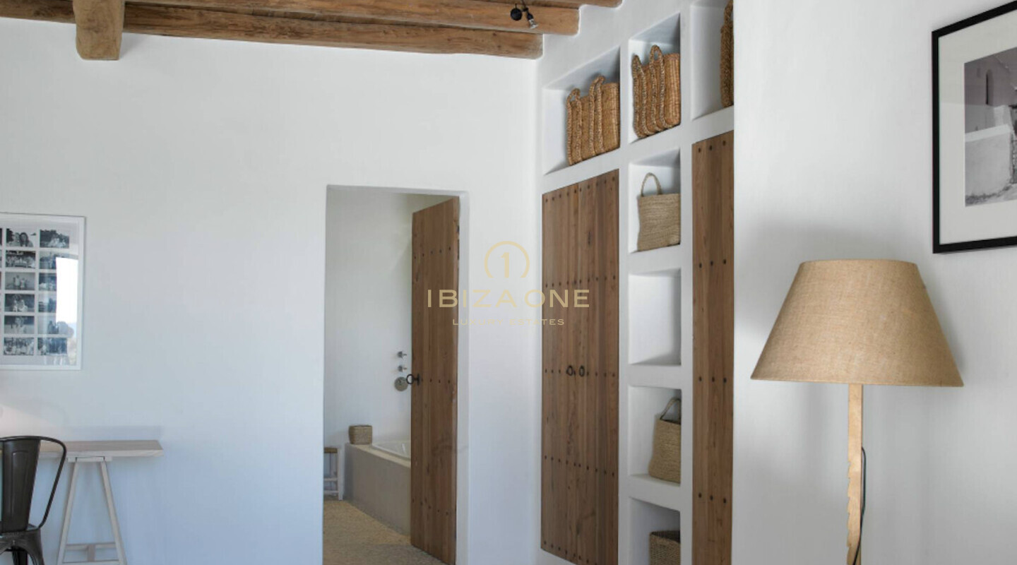 Spektakuläre Blakstad-Immobilie in erster Meereslinie zum Verkauf in Cala Pada, Ibiza