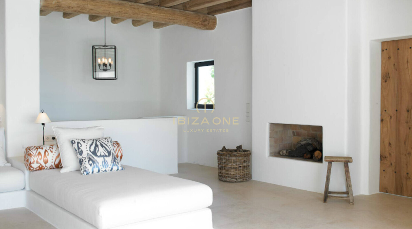 Spektakuläre Blakstad-Immobilie in erster Meereslinie zum Verkauf in Cala Pada, Ibiza