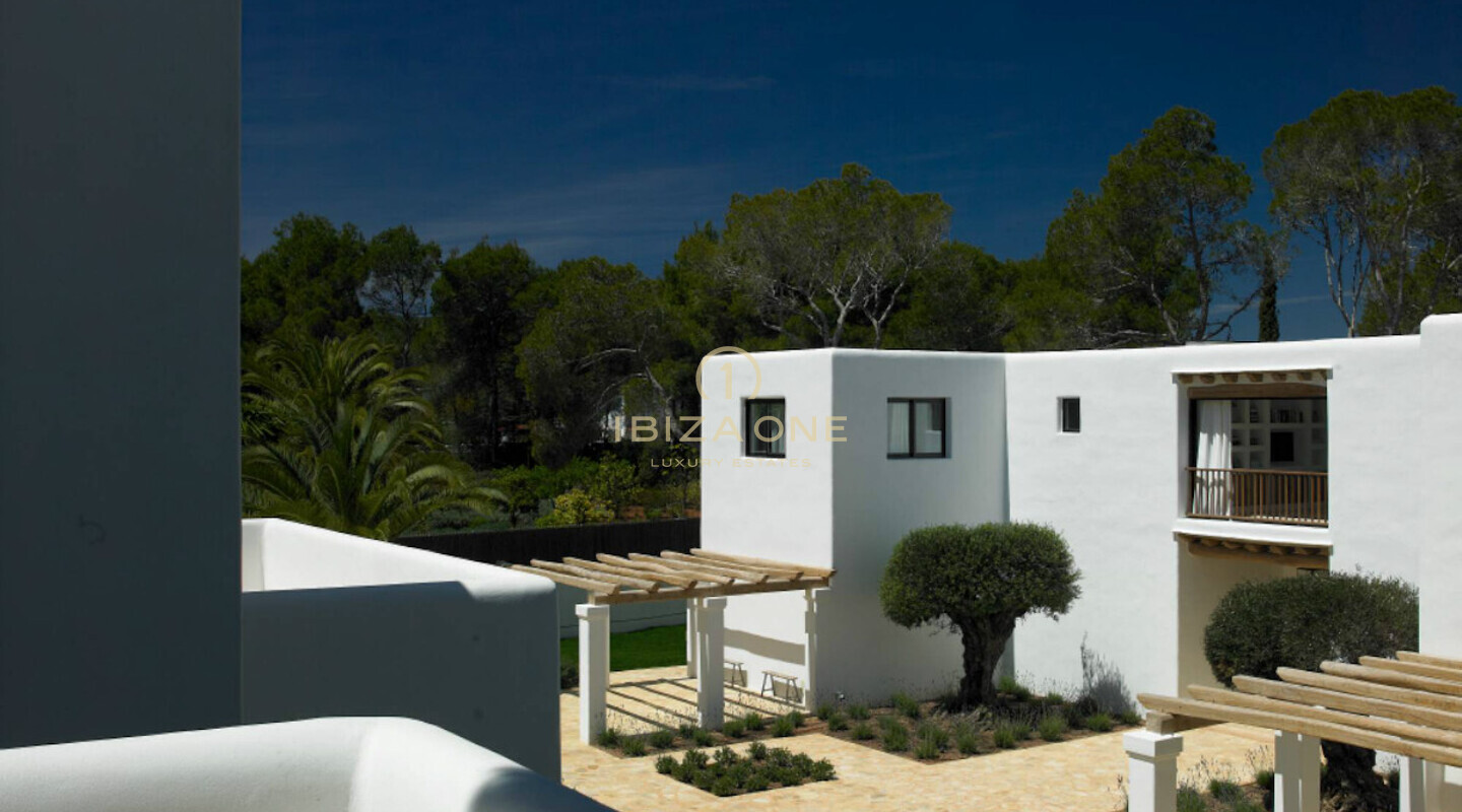 Spektakuläre Blakstad-Immobilie in erster Meereslinie zum Verkauf in Cala Pada, Ibiza