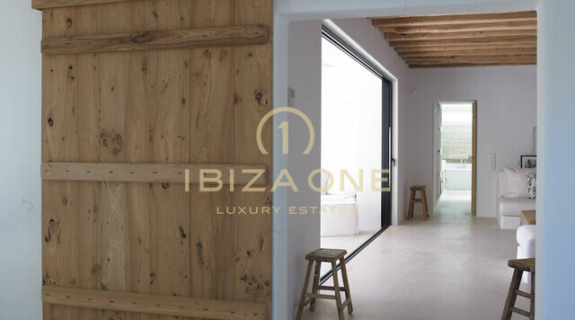 Spektakuläre Blakstad-Immobilie in erster Meereslinie zum Verkauf in Cala Pada, Ibiza