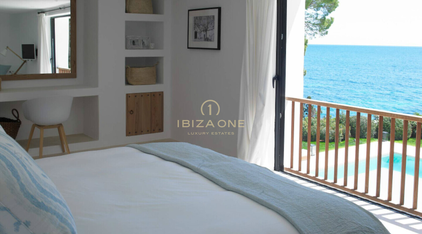 Spektakuläre Blakstad-Immobilie in erster Meereslinie zum Verkauf in Cala Pada, Ibiza