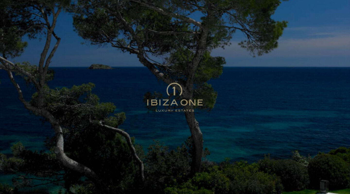 Spektakuläre Blakstad-Immobilie in erster Meereslinie zum Verkauf in Cala Pada, Ibiza