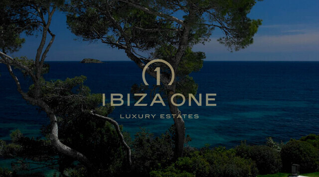 Spektakuläre Blakstad-Immobilie in erster Meereslinie zum Verkauf in Cala Pada, Ibiza