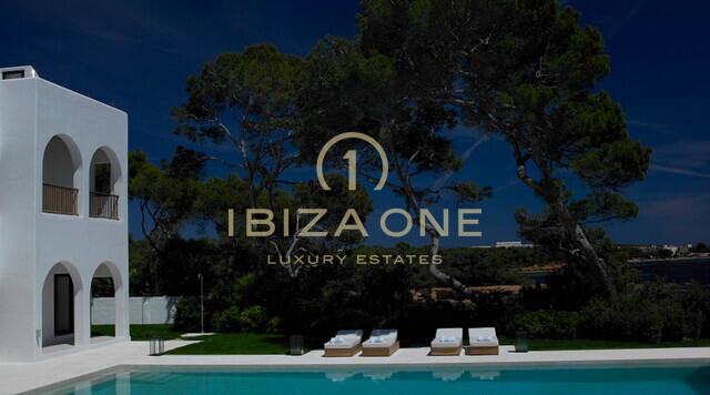 Spektakuläre Blakstad-Immobilie in erster Meereslinie zum Verkauf in Cala Pada, Ibiza