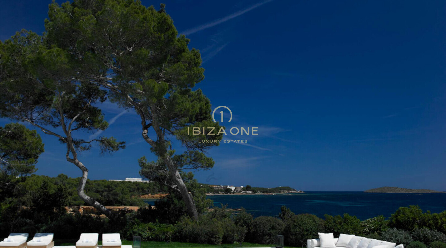 Spektakuläre Blakstad-Immobilie in erster Meereslinie zum Verkauf in Cala Pada, Ibiza