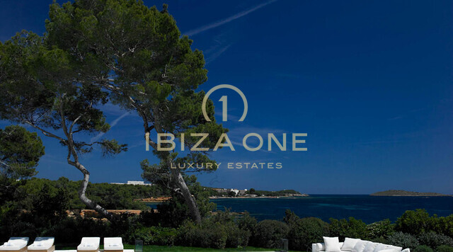 Spektakuläre Blakstad-Immobilie in erster Meereslinie zum Verkauf in Cala Pada, Ibiza
