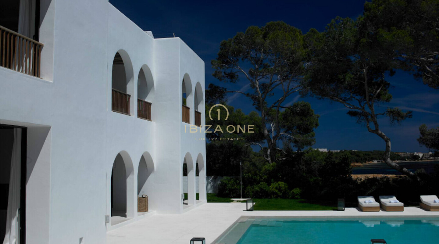 Spektakuläre Blakstad-Immobilie in erster Meereslinie zum Verkauf in Cala Pada, Ibiza