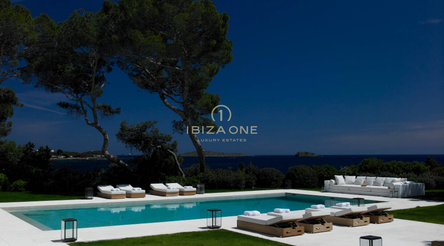 Spektakuläre Blakstad-Immobilie in erster Meereslinie zum Verkauf in Cala Pada, Ibiza