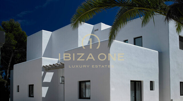 Spektakuläre Blakstad-Immobilie in erster Meereslinie zum Verkauf in Cala Pada, Ibiza