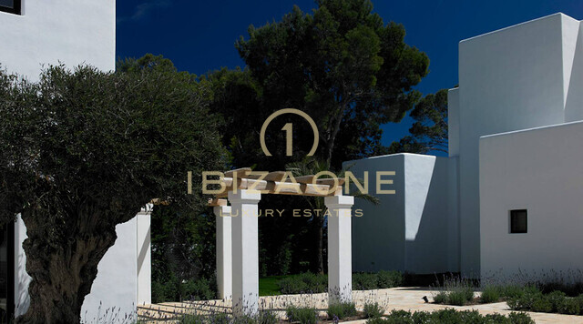 Spektakuläre Blakstad-Immobilie in erster Meereslinie zum Verkauf in Cala Pada, Ibiza