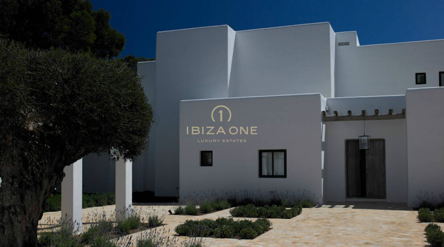 Spektakuläre Blakstad-Immobilie in erster Meereslinie zum Verkauf in Cala Pada, Ibiza