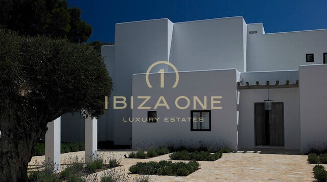 Spectaculair eerstelijns Blakstad-pand te koop in Cala Pada, Ibiza