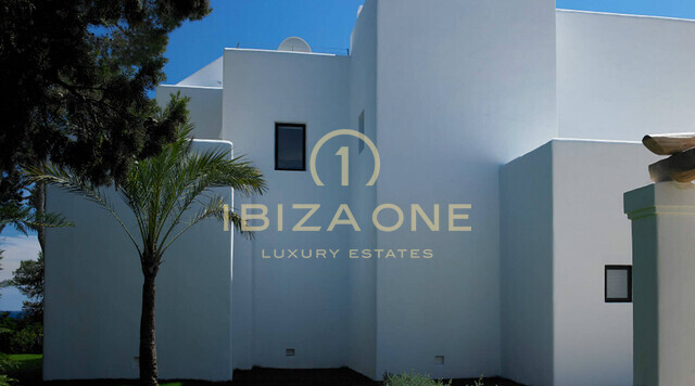 Spektakuläre Blakstad-Immobilie in erster Meereslinie zum Verkauf in Cala Pada, Ibiza